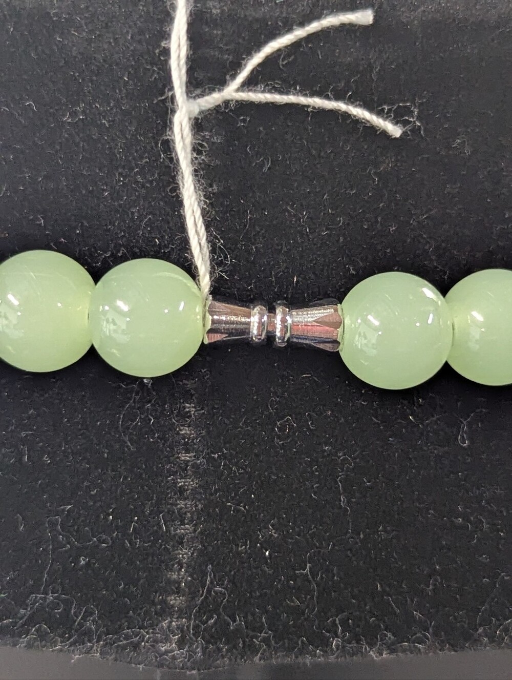 Light Green Jade Beaded Necklace - 10mm Beads, 18 Inches Long- New - Picture 4 of 4